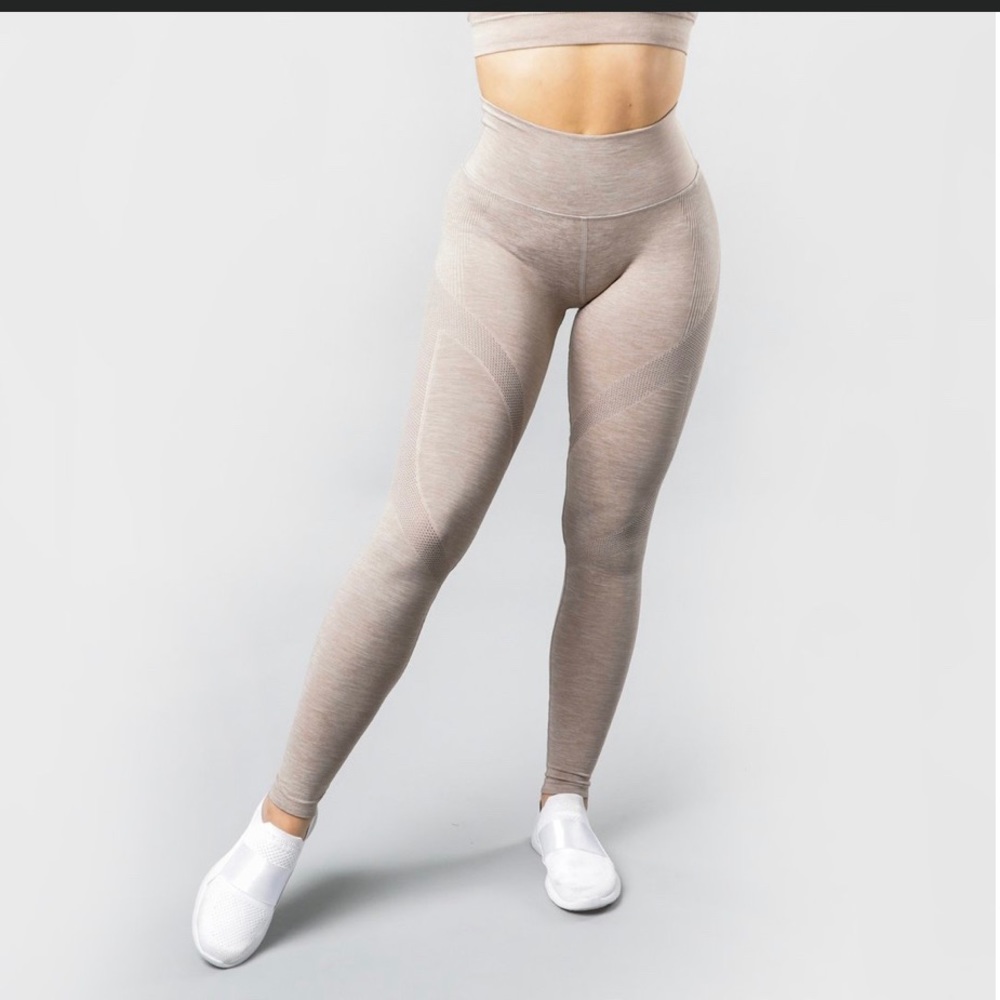 Alphalete aero leggings